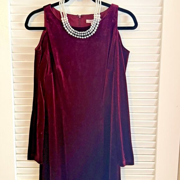 White House Black Market Long Velvet Dress Burgundy Holiday Gown Cold Shoulder S - Picture 1 of 13